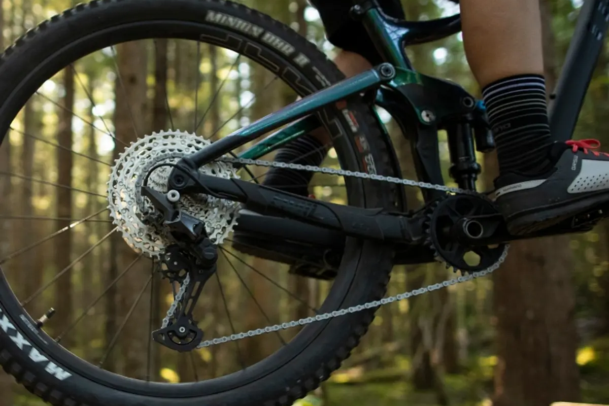 cadena Shimano Deore M6100