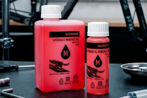 embudo de purgado y el aceite mineral Shimano
